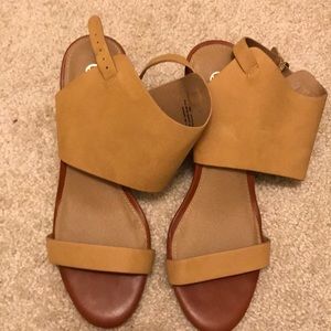 🆕🆕 small wedge sandals🎀